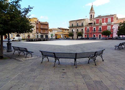 Comune-della-Sicilia-Carlentini-veduta-della-piazza